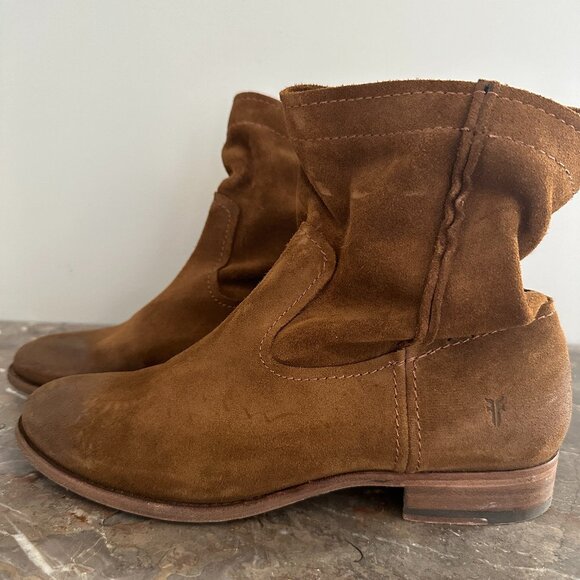 Frye Cara Suede Short Boots - Distressed in brown Size 8.5 Barely Worn - Picture 5 of 12